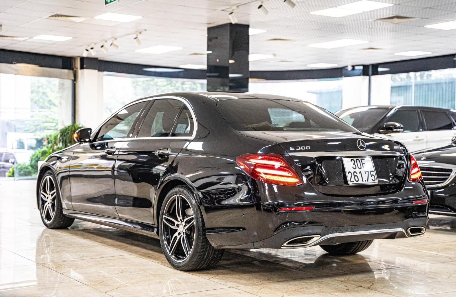 Mercedes-Benz E300 2016 - Màu đen, nhập khẩu nguyên chiếc