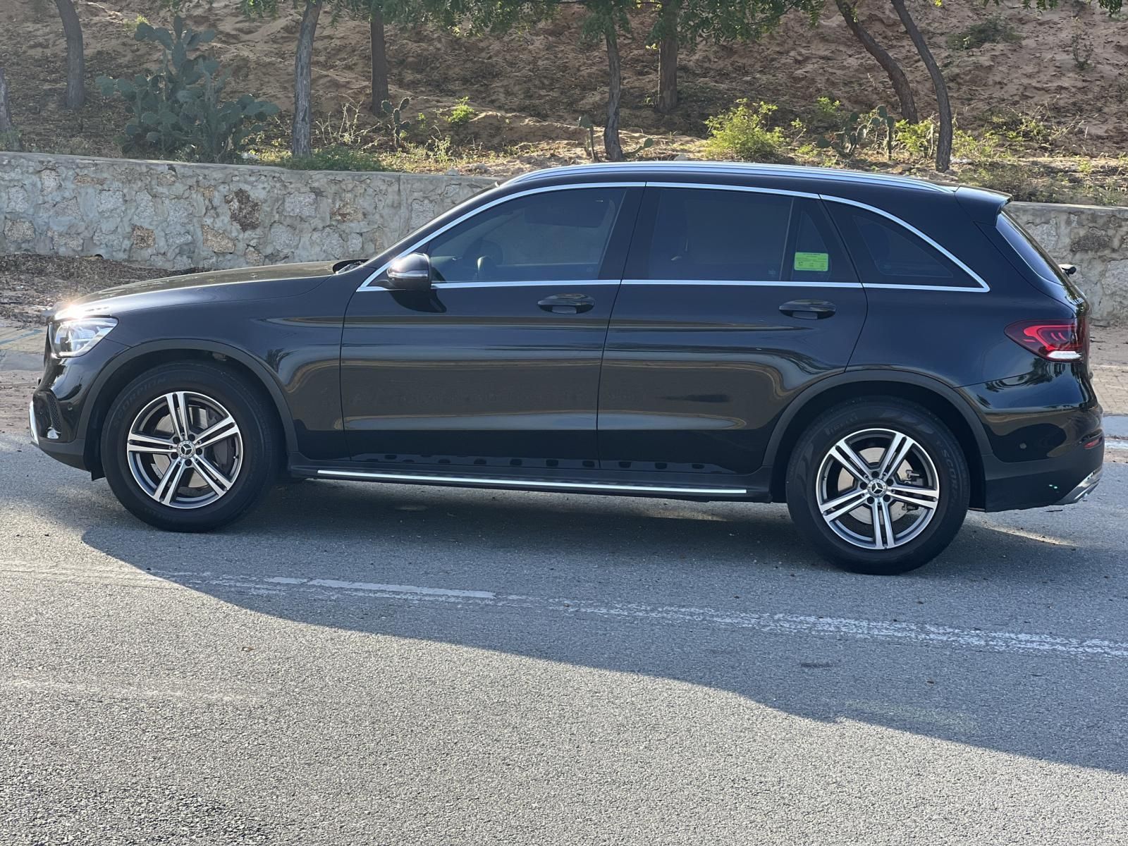 Mercedes-Benz GLC 200 2020 - Bản hành chính hãng, hỗ trợ vay 90%