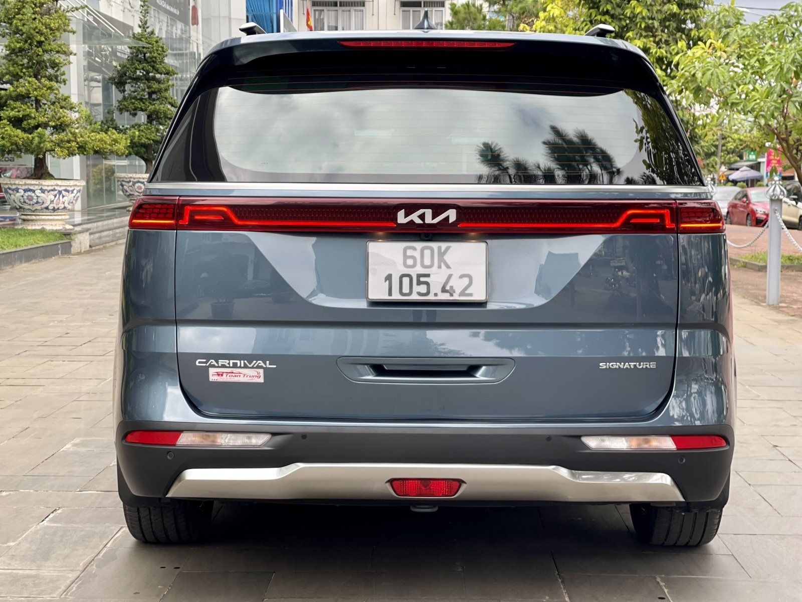 Kia Carnival 2022 - Màu xanh lam