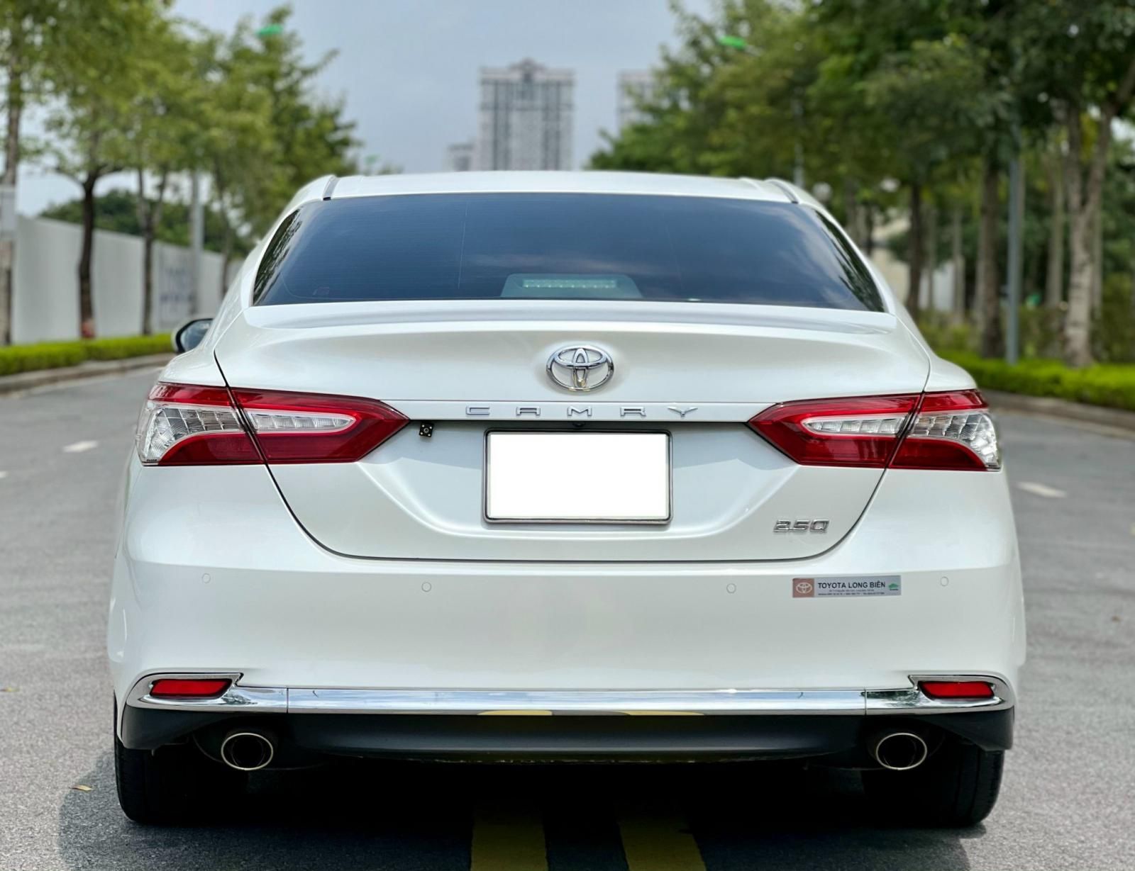 Toyota Camry 2019 - Xe màu trắng, nhập khẩu