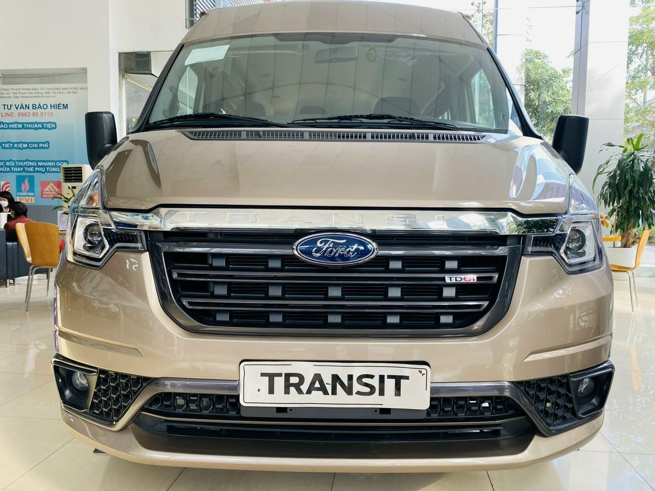 Ford Transit 2023 - Sẵn xe giao ngay trong tháng