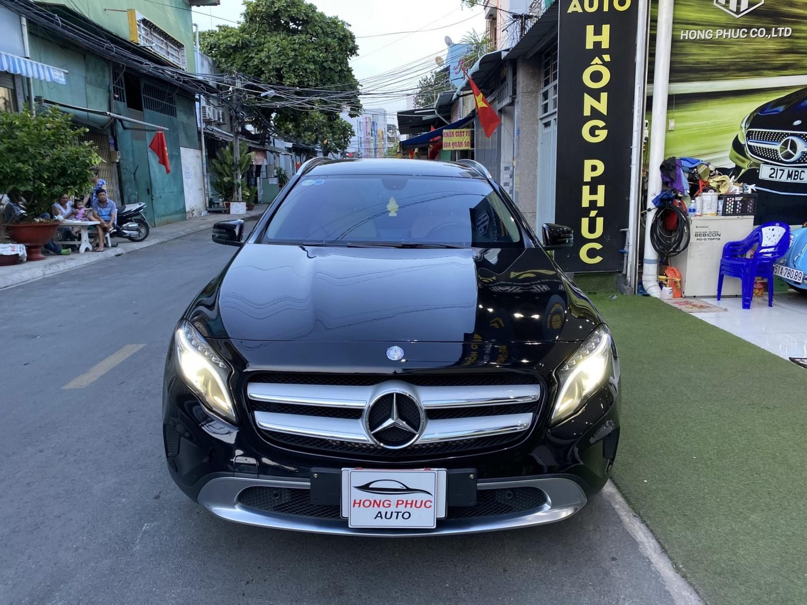 Mercedes-Benz GLA 200 2015 - Màu đen, nội thất kem