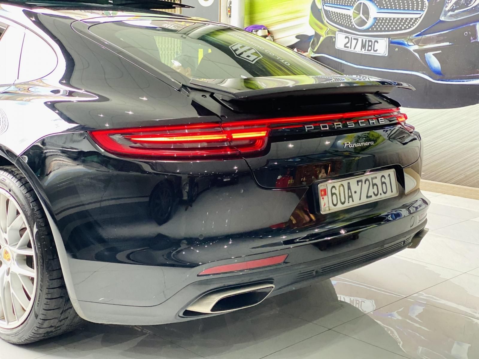 Porsche Panamera 2019 - Màu đen, nội thất nâu