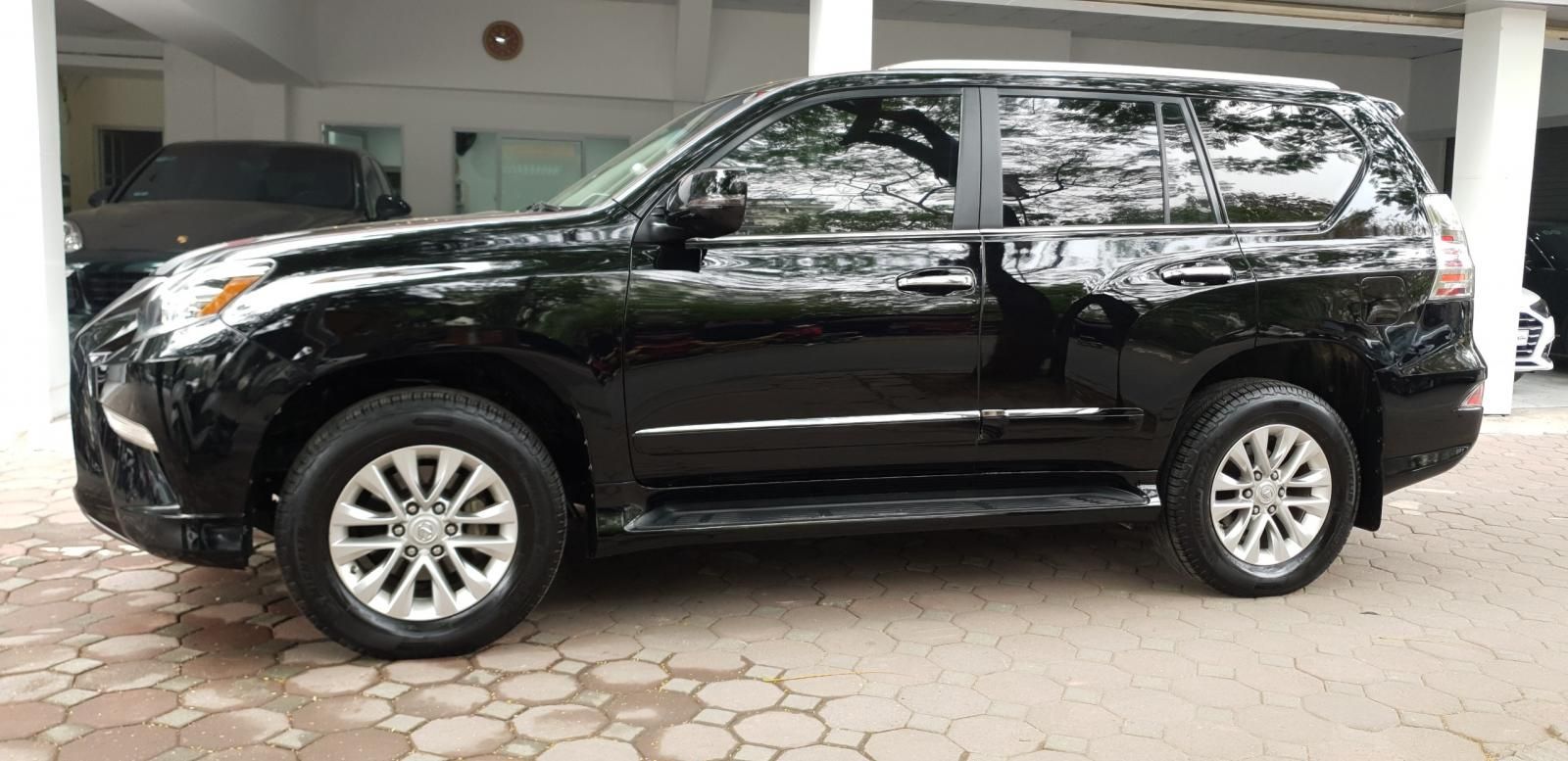 Lexus GX 460 2013 - Màu đen, nội thất nâu
