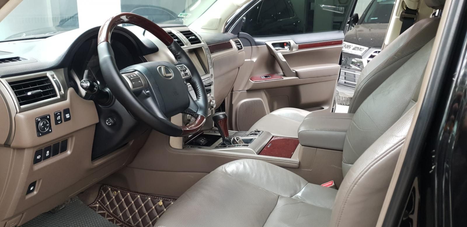 Lexus GX 460 2013 - Màu đen, nội thất nâu
