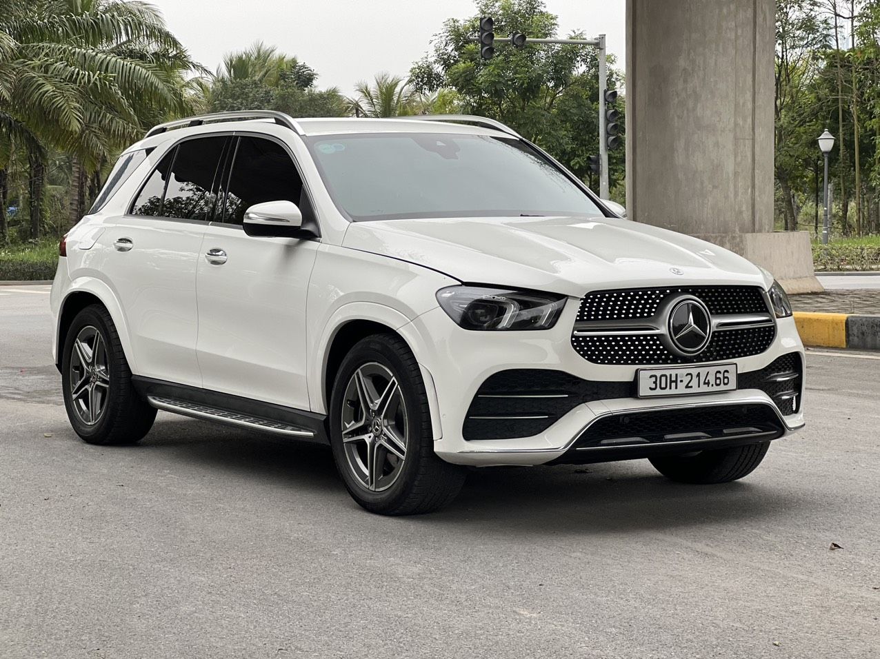 Mercedes-Benz GLE 450 2020 - Trắng, nội thất nâu