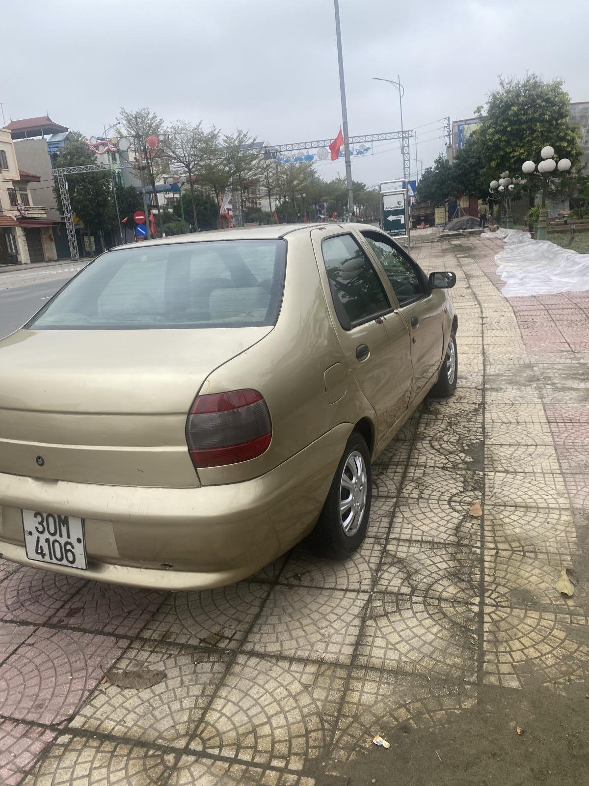 Fiat Siena 2002 - Cần bán lại xe màu vàng