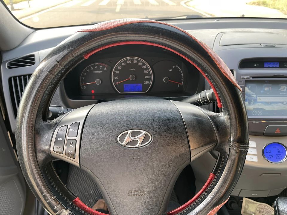 Hyundai Avante 2013 - Xe màu xám