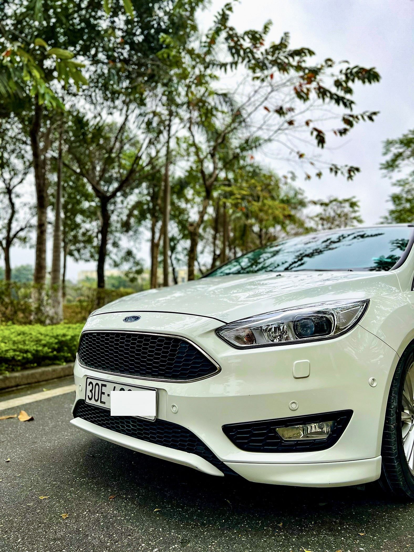 Ford Focus 2016 - Màu trắng, nhập khẩu nguyên chiếc