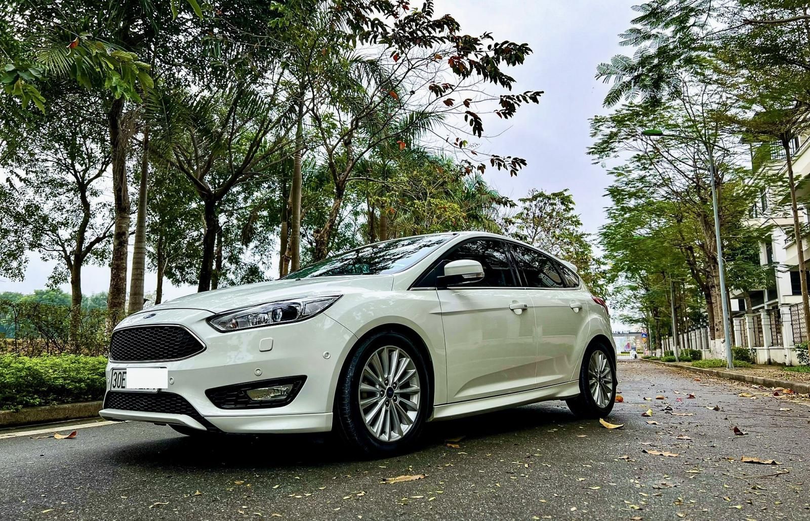 Ford Focus 2016 - Màu trắng, nhập khẩu nguyên chiếc