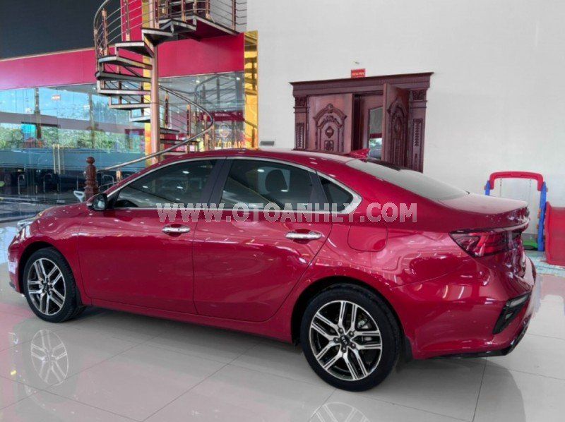 Kia Cerato 2019 - Màu đỏ giá cạnh tranh