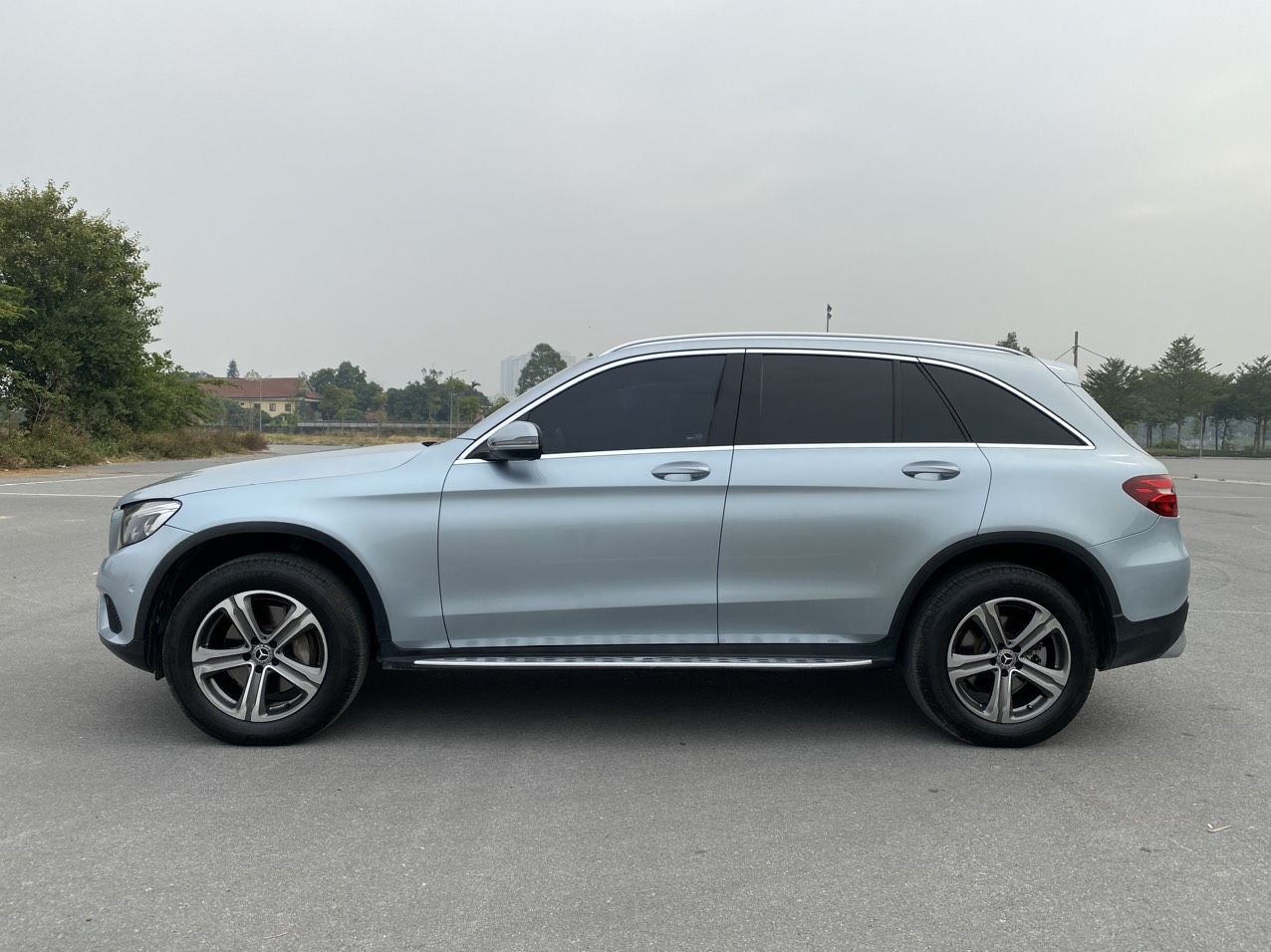 Mercedes-Benz GLC 250 2017 - Cần bán lại xe giá tốt