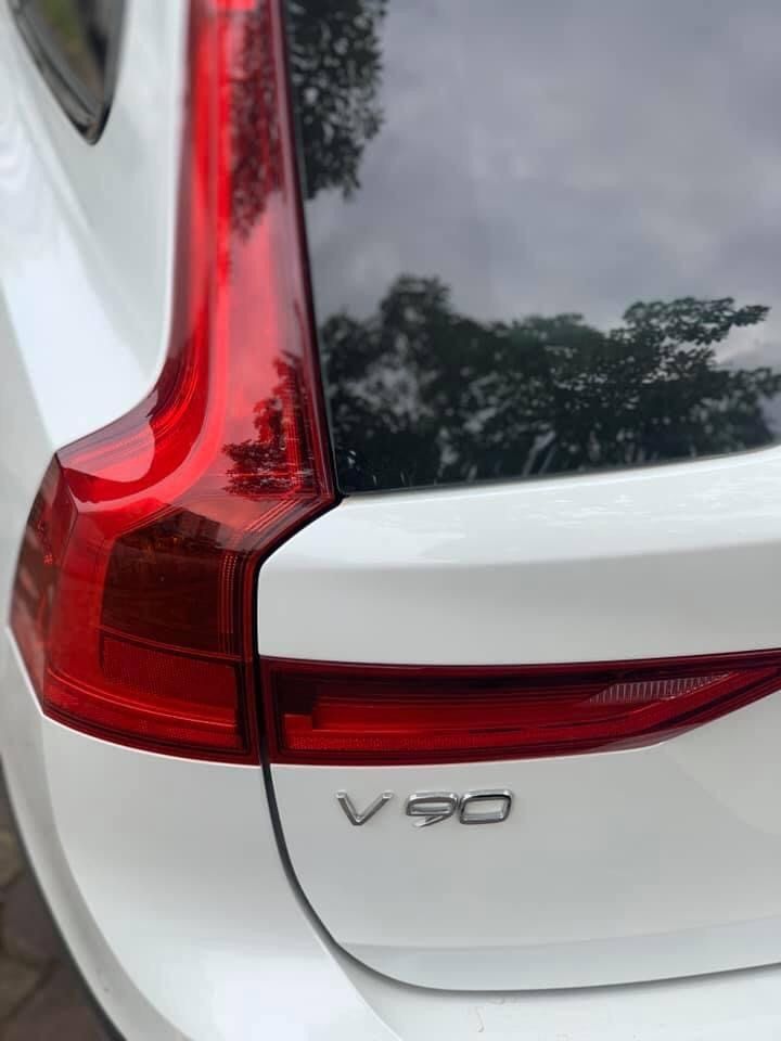 Volvo V90 2020 - Màu trắng, nhập khẩu