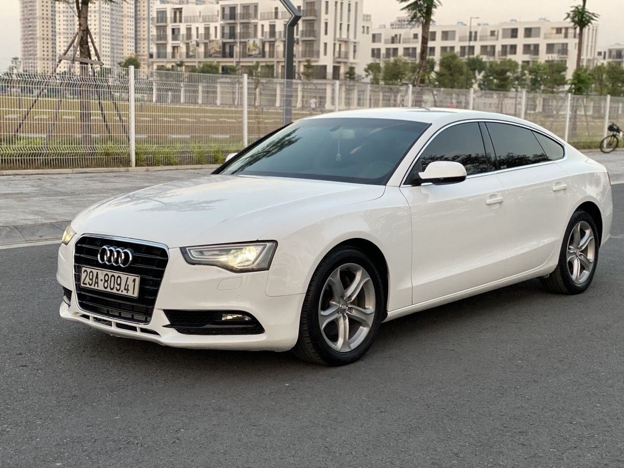 Audi A5 2012 - Cần bán lại xe màu trắng