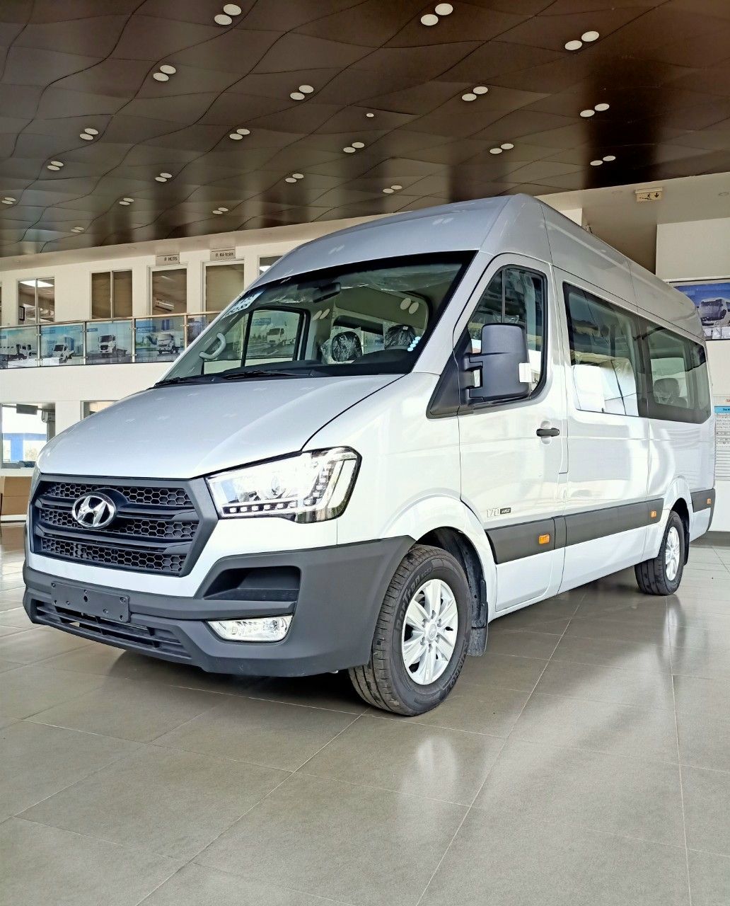 Hyundai Solati 2023 - Xe khách 16C mới 100%