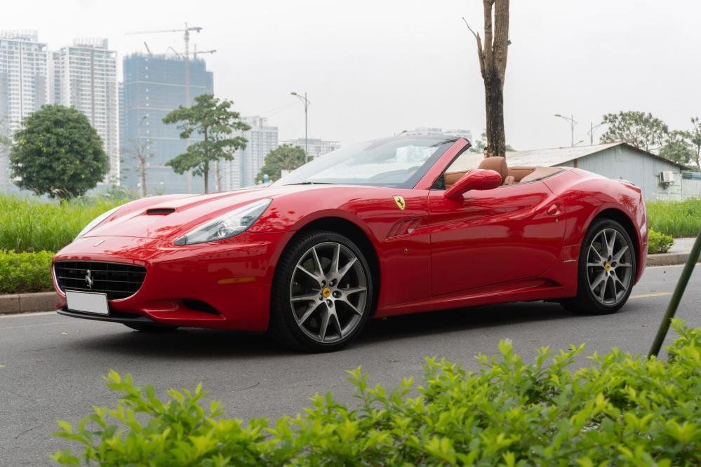 Ferrari California 2010 - Màu đỏ, nhập khẩu nguyên chiếc