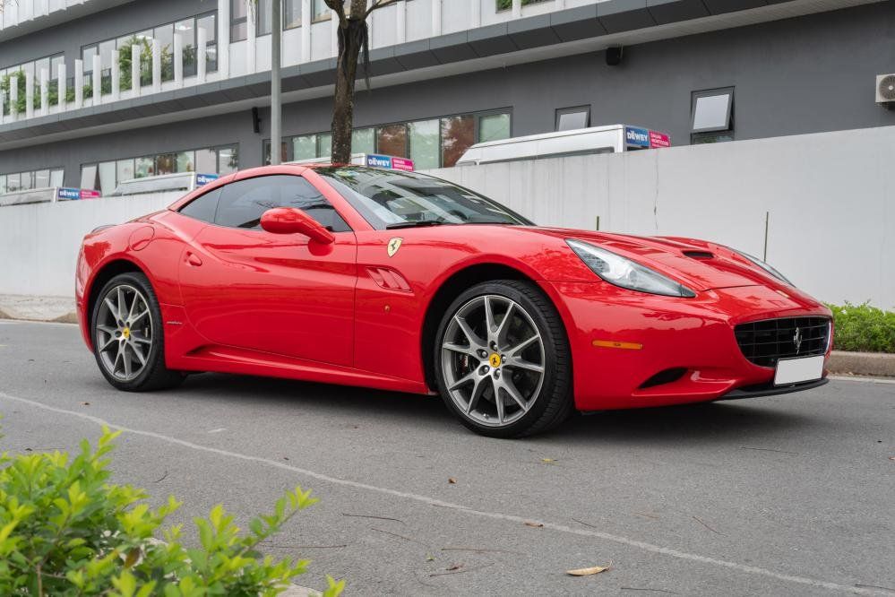 Ferrari California 2010 - Màu đỏ, nhập khẩu nguyên chiếc