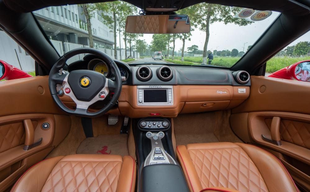 Ferrari California 2010 - Màu đỏ, nhập khẩu nguyên chiếc