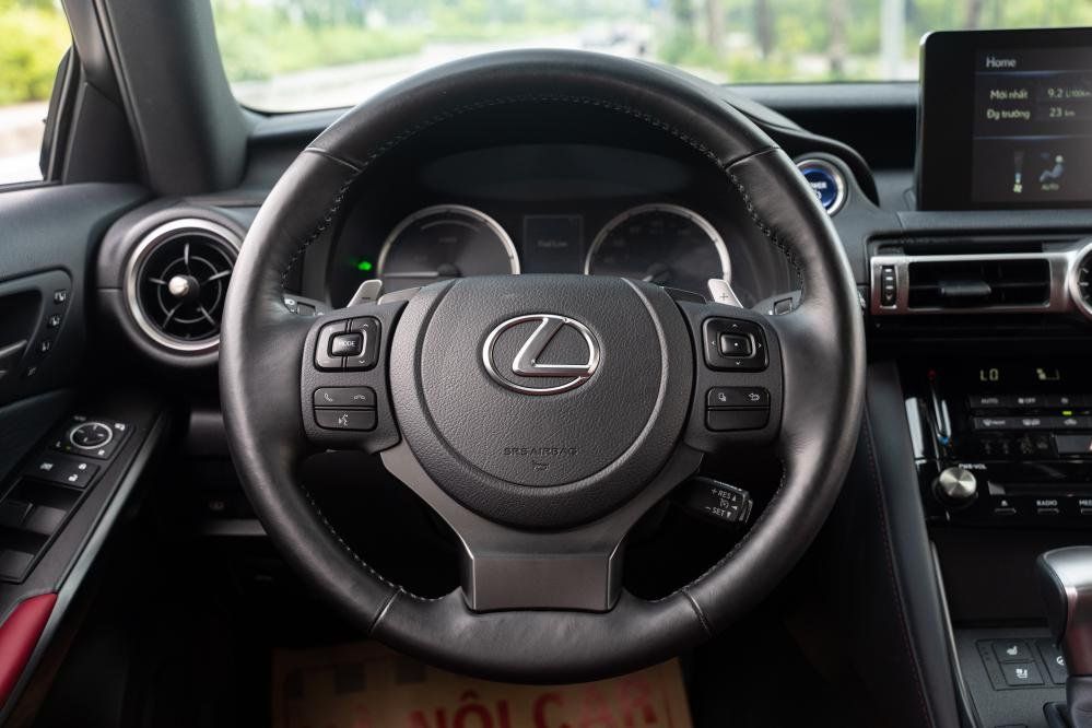 Lexus IS 300 2021 - Màu trắng, xe nhập