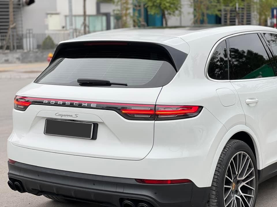 Porsche Cayenne 2018 - Bán xe màu trắng