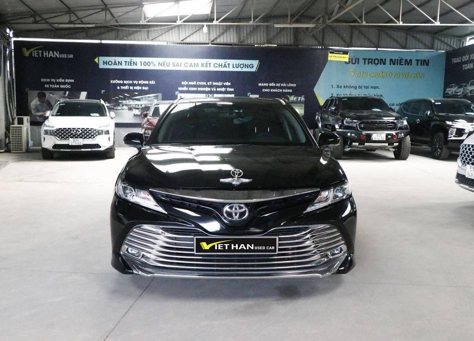 Toyota Camry 2021 - Màu đen, nhập khẩu, 968 triệu