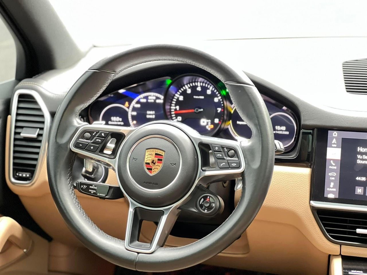 Porsche Cayenne 2018 - Bán xe màu trắng