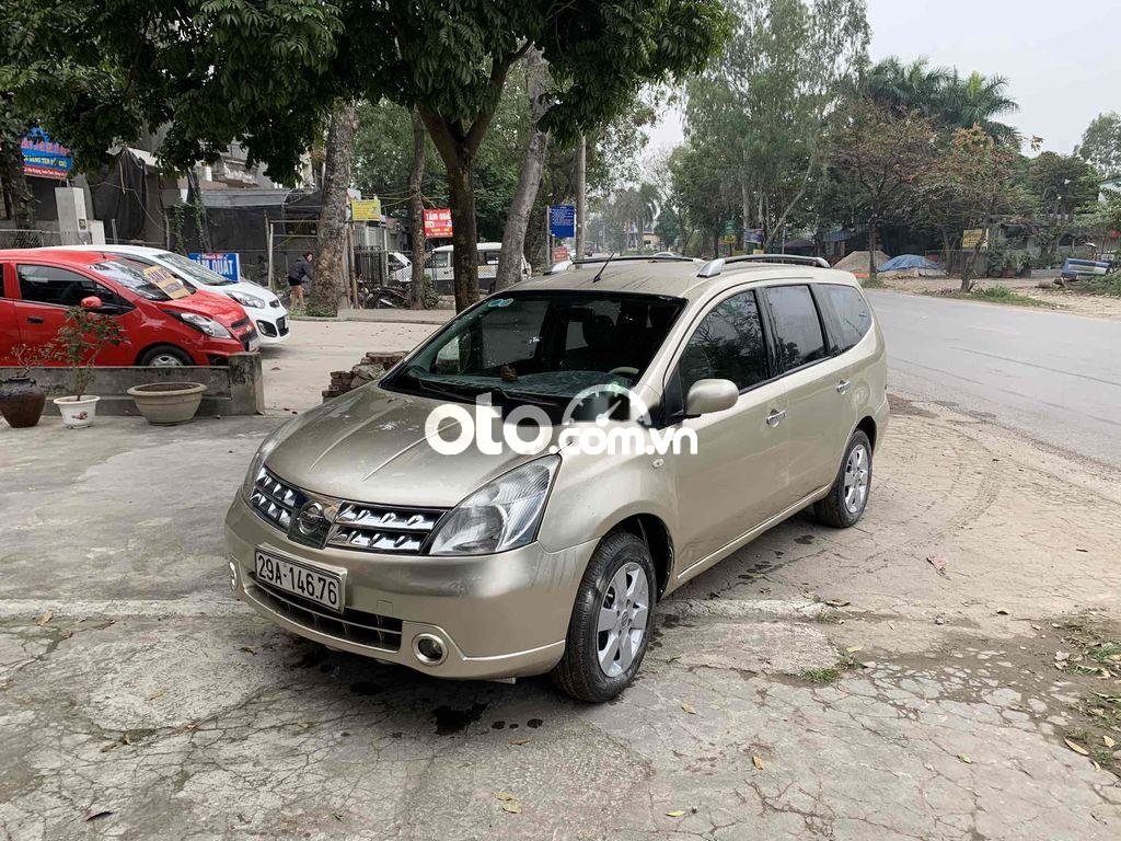 Nissan Livina 2011 - Màu bạc, xe nhập giá ưu đãi