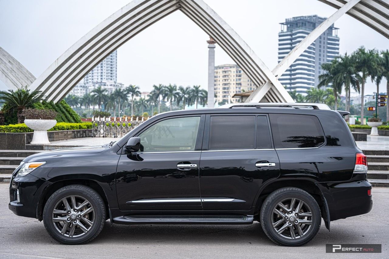 Lexus LX 570 2010 - Cần bán xe màu đen