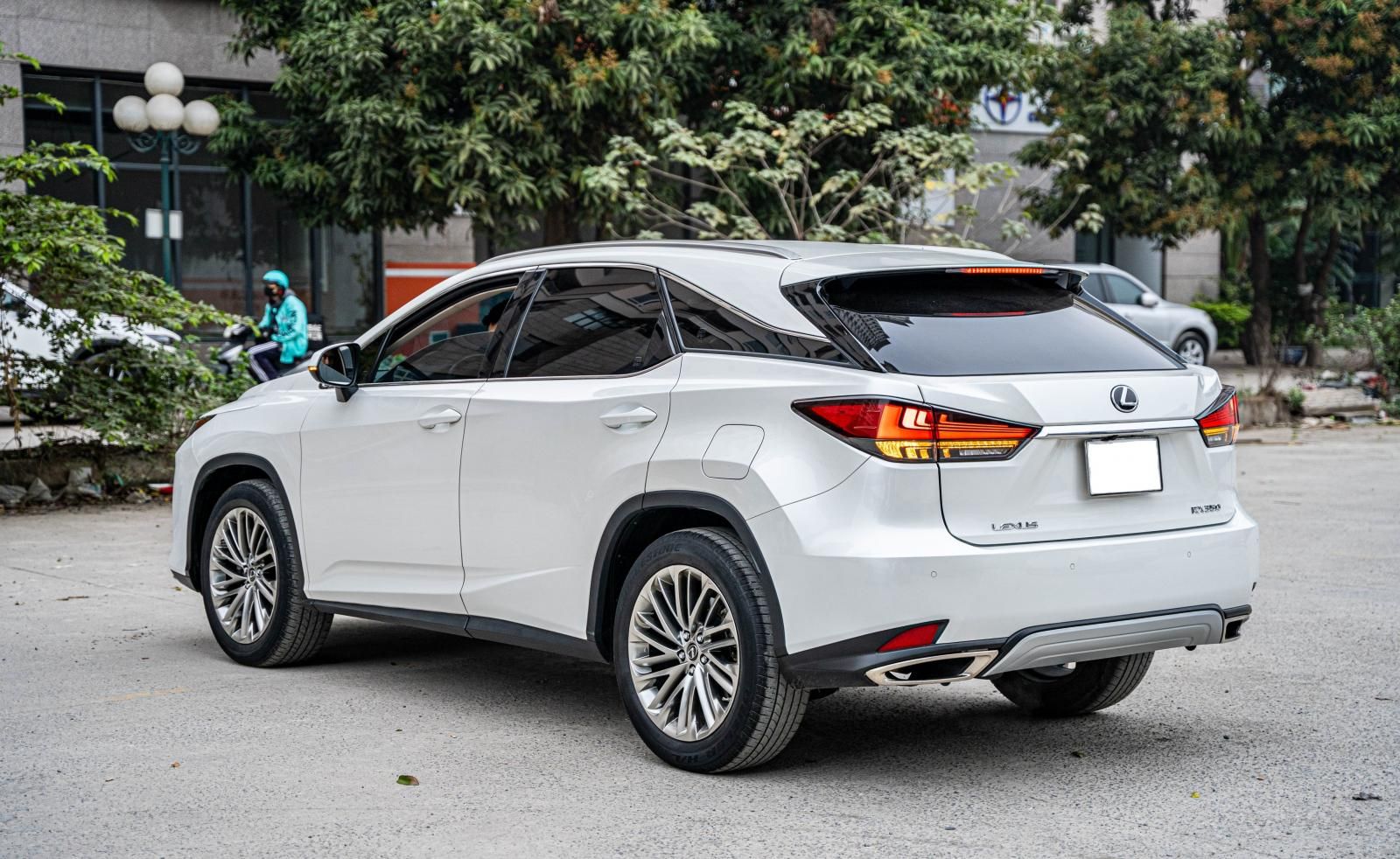 Lexus RX 350 2019 - Cần bán xe màu trắng