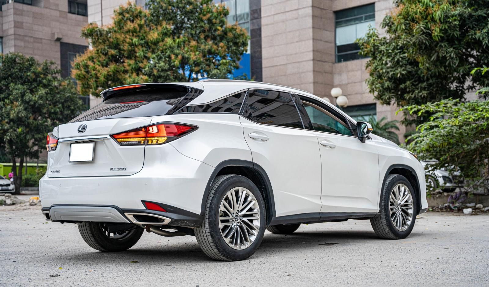 Lexus RX 350 2019 - Cần bán xe màu trắng