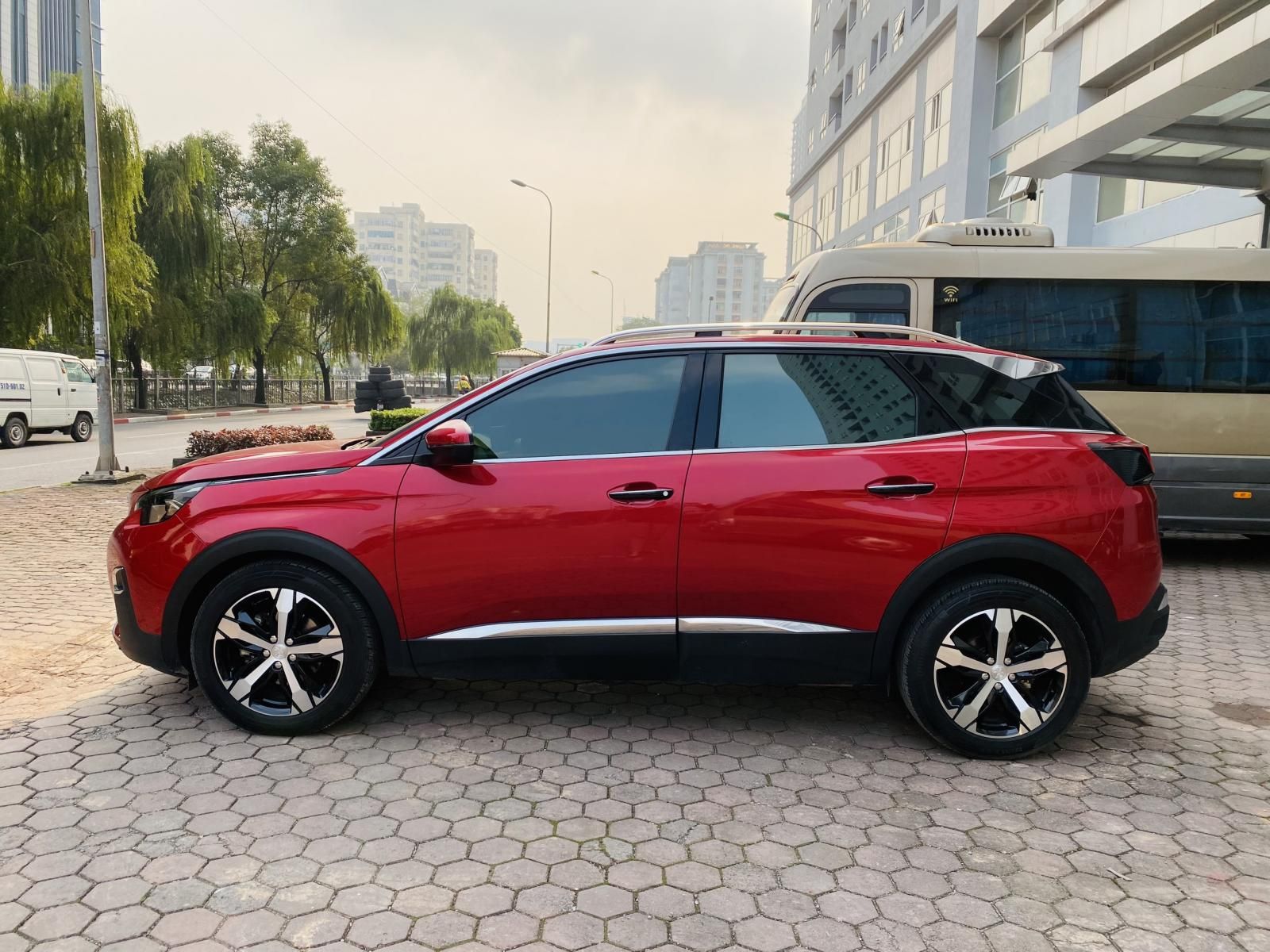 Peugeot 3008 2021 - Cần bán xe màu đỏ