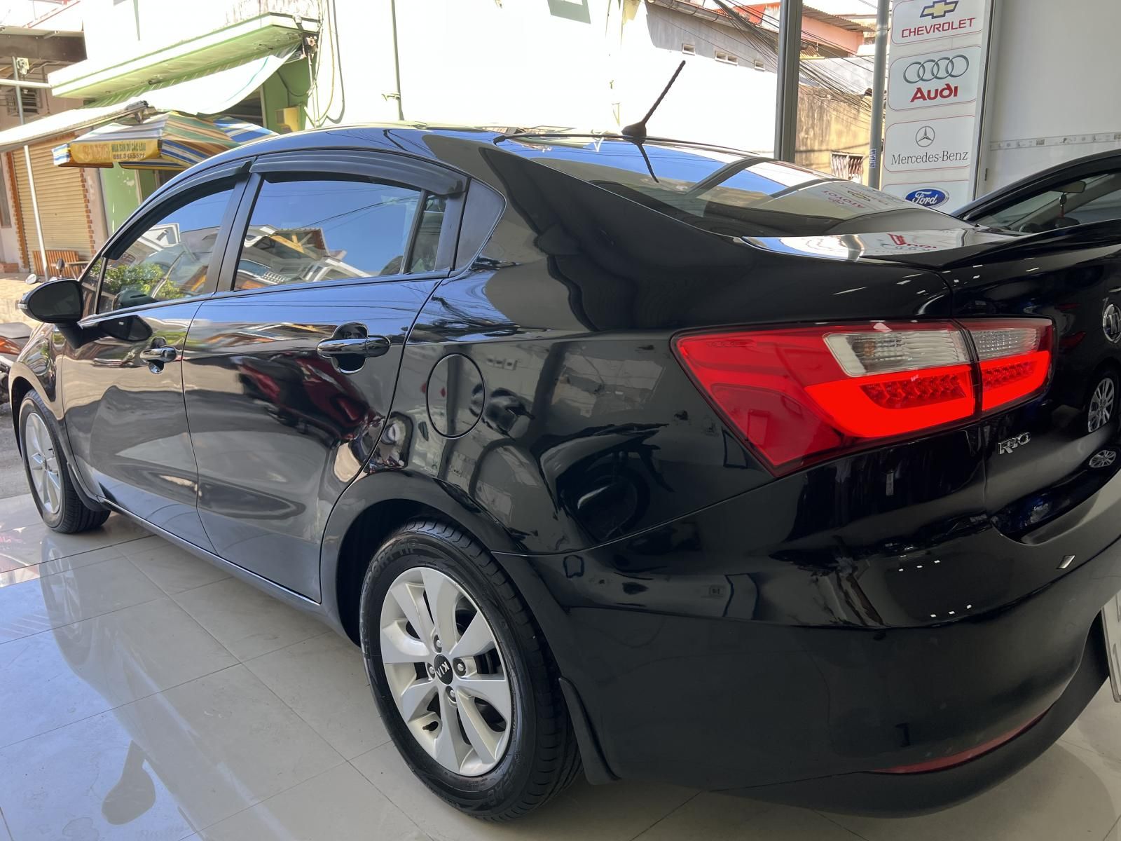 Kia Rio 2015 - Bán xe 378tr