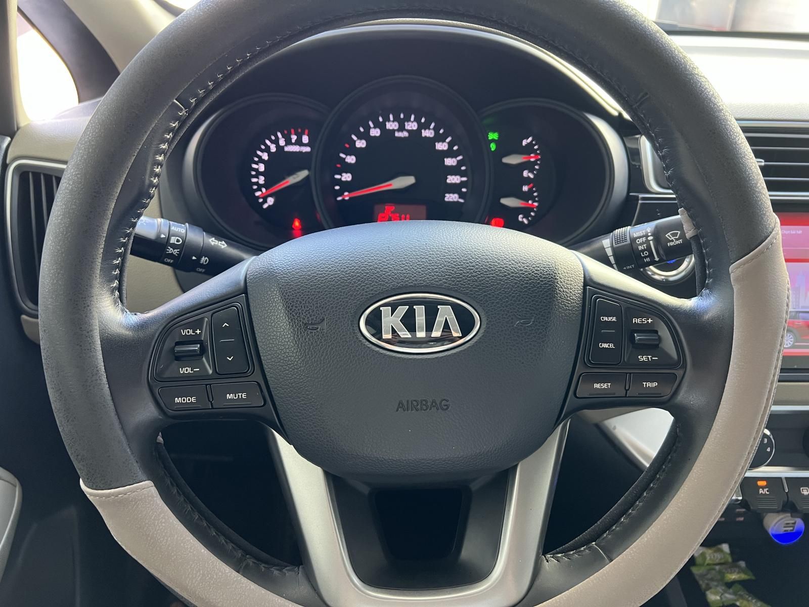 Kia Rio 2015 - Bán xe 378tr