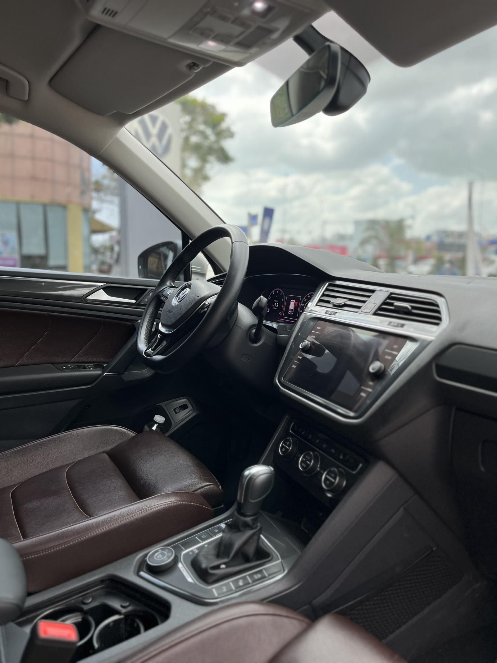 Volkswagen Tiguan 2020 - Xe Demo côngty - zin 99% - 1,35tỷ - lãi ngay 500tr