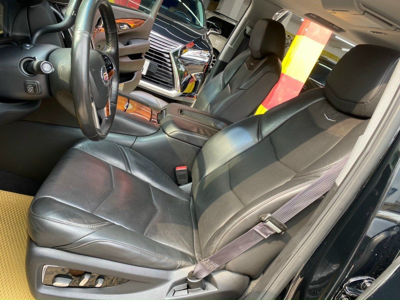Cadillac Escalade 2015 - Màu đen, xe nhập
