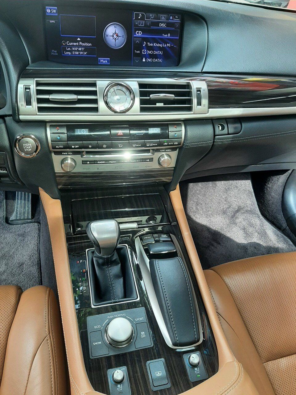Lexus LS 460 2012 - Màu vàng, nhập khẩu