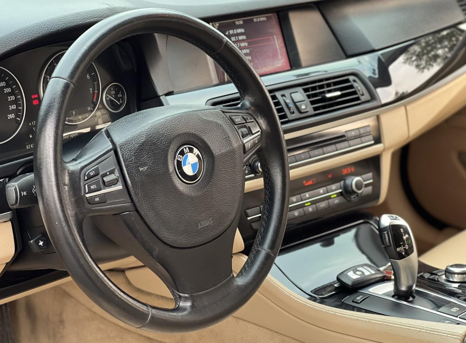 BMW 523i 2011 - Màu xanh lam, nhập khẩu nguyên chiếc