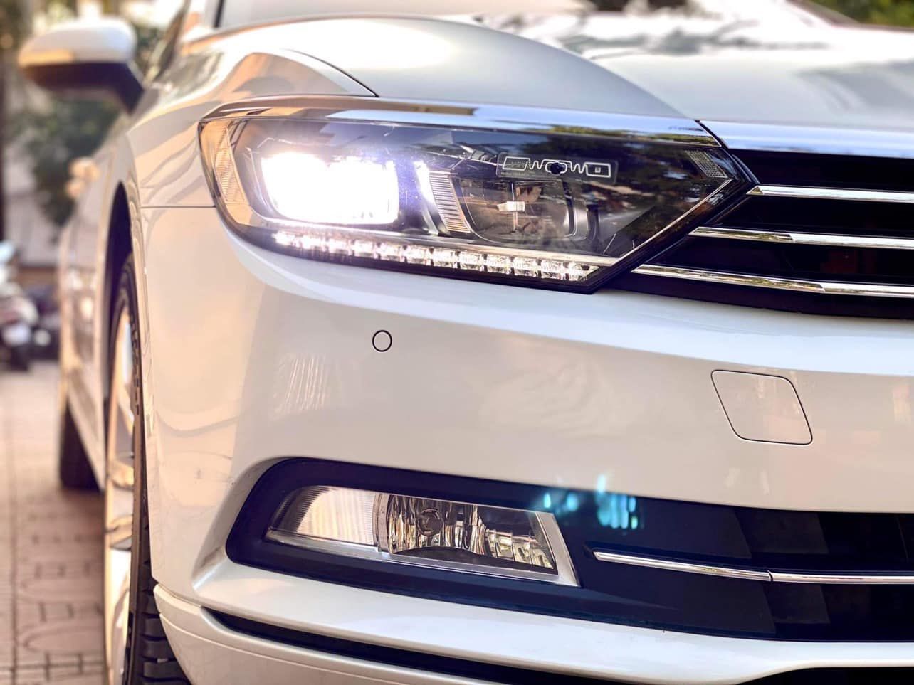 Volkswagen Passat 2017 - Màu trắng, nhập khẩu