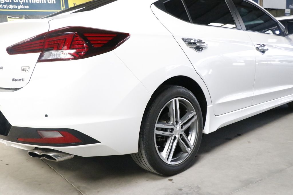 Hyundai Elantra 2020 - Màu trắng, 608 triệu