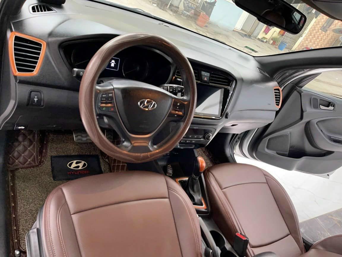 Hyundai i20 Active 2016 - Màu bạc, nhập khẩu