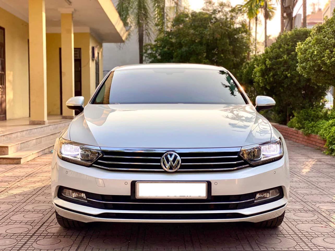 Volkswagen Passat 2017 - Màu trắng, nhập khẩu