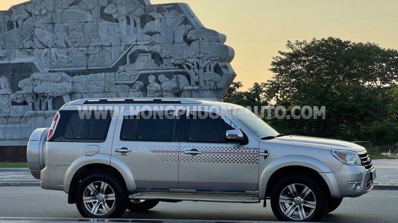 Ford Everest 2011 - Máy dầu 7 chỗ số tự động