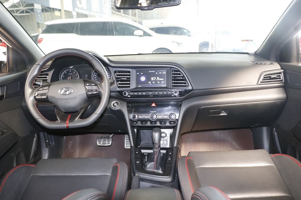 Hyundai Elantra 2020 - Màu trắng, 608 triệu