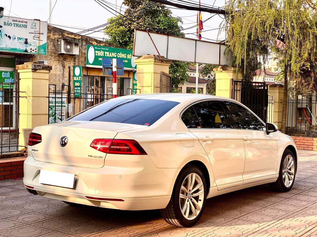 Volkswagen Passat 2017 - Màu trắng, nhập khẩu