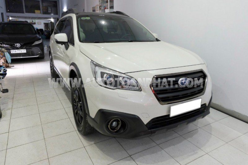 Subaru Outback 2017 - Màu trắng, xe nhập