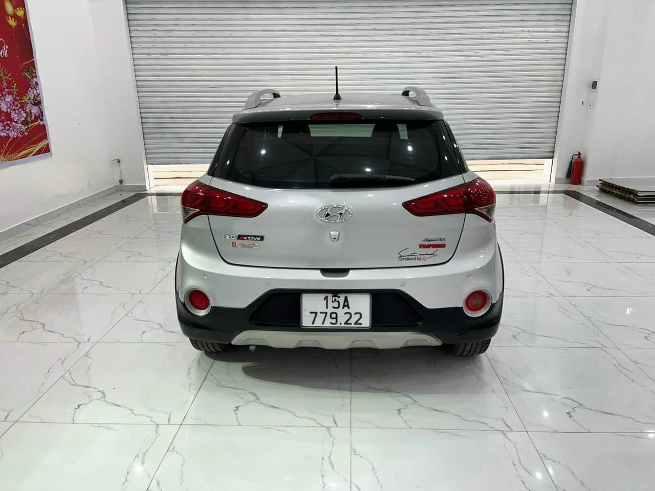 Hyundai i20 Active 2016 - Màu bạc, nhập khẩu