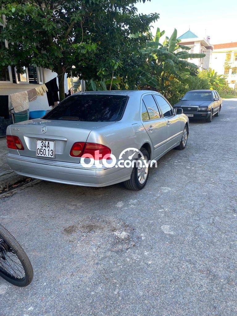 Mercedes-Benz E240 Cần Bán mec E 240 xe chất máy móc yêm ru 2001 - Cần Bán mec E 240 xe chất máy móc yêm ru