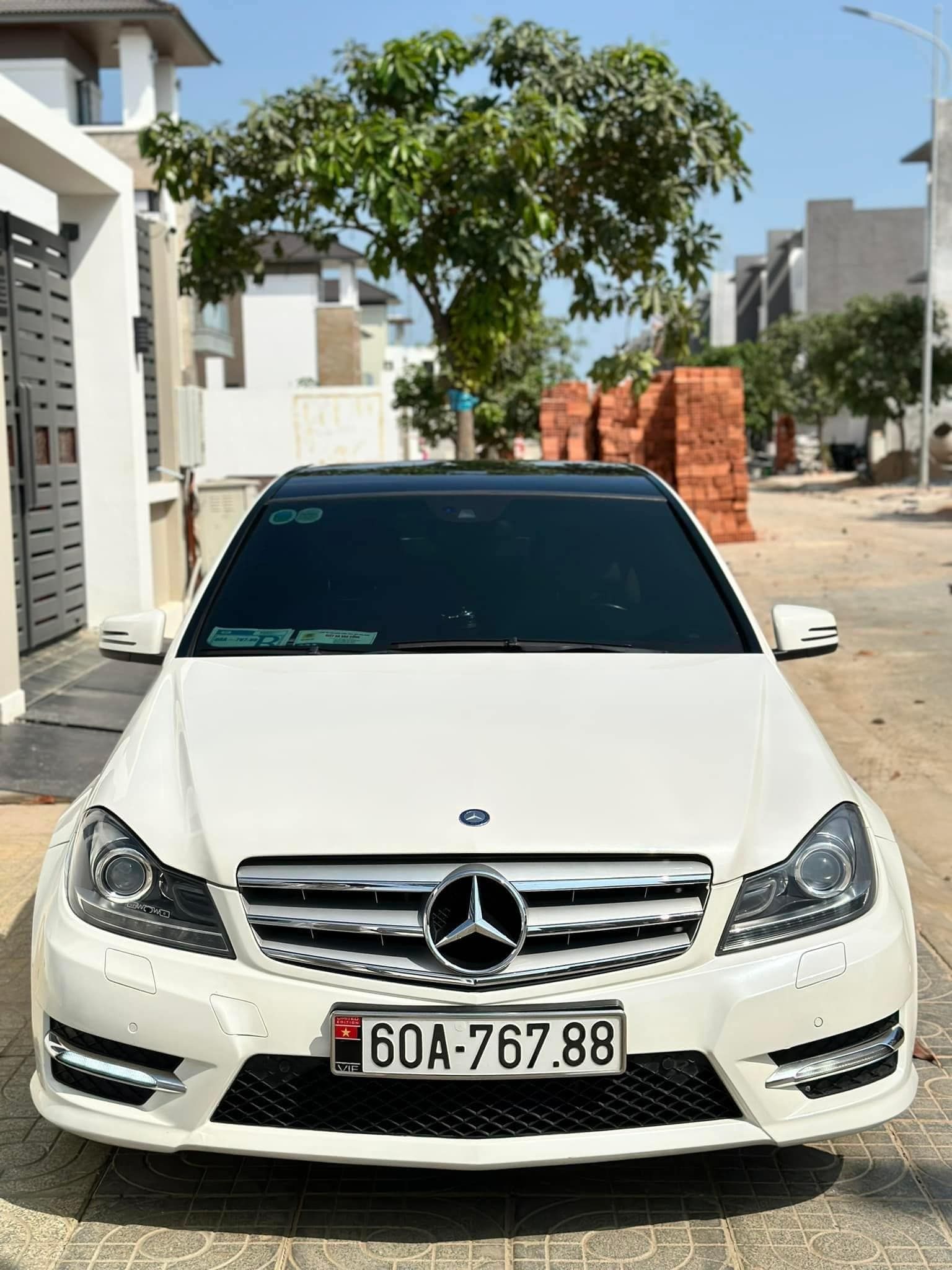 Mercedes-Benz C300 2011 - Màu trắng
