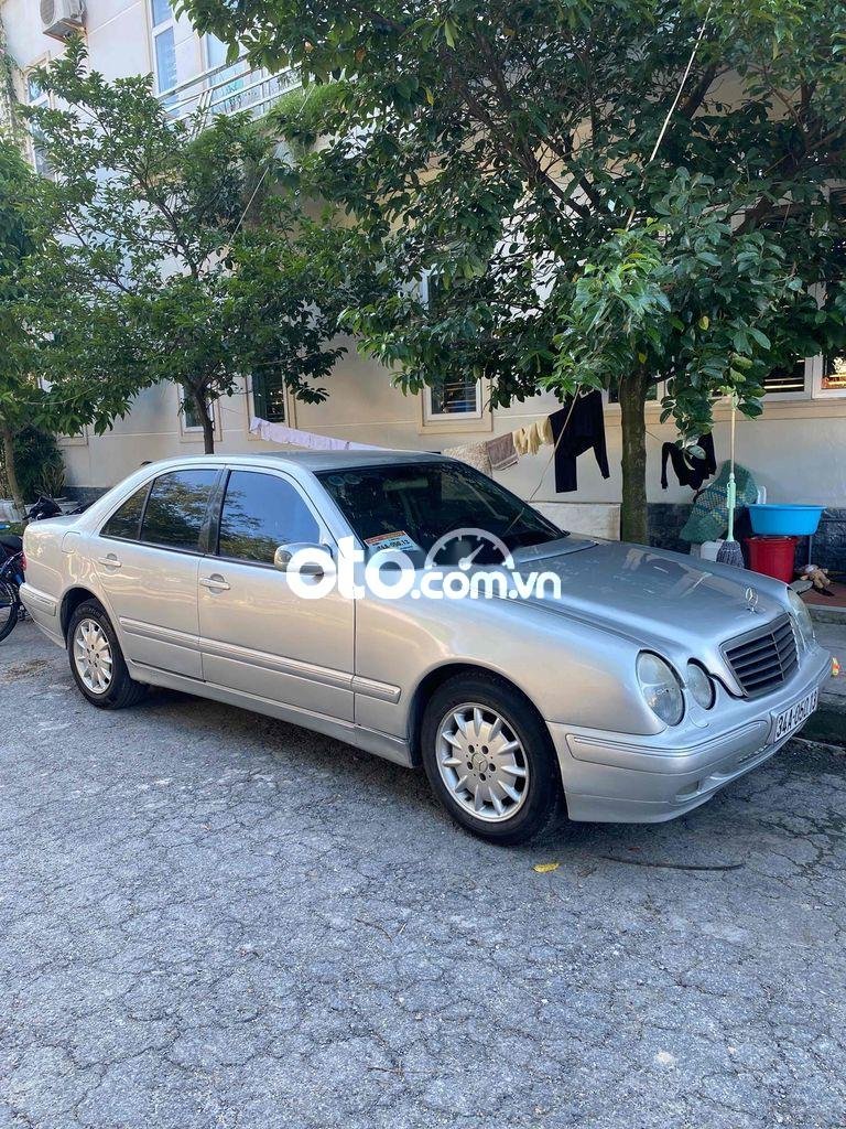 Mercedes-Benz E240 Cần Bán mec E 240 xe chất máy móc yêm ru 2001 - Cần Bán mec E 240 xe chất máy móc yêm ru