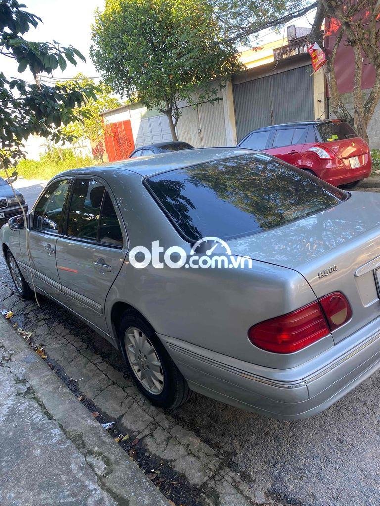 Mercedes-Benz E240 Cần Bán mec E 240 xe chất máy móc yêm ru 2001 - Cần Bán mec E 240 xe chất máy móc yêm ru